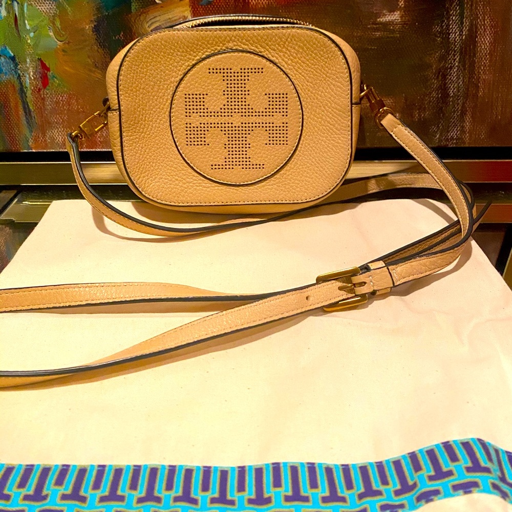 Tory Burch small leather crossbody good condition